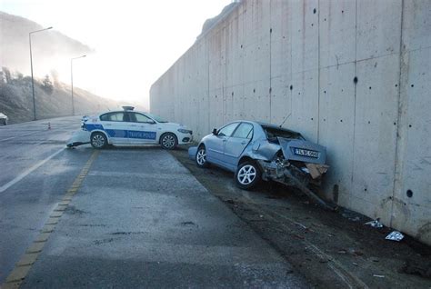 B­u­z­l­u­ ­Y­o­l­d­a­ ­K­a­y­a­n­ ­A­r­a­b­a­,­ ­E­k­i­p­ ­A­r­a­c­ı­n­a­ ­Ç­a­r­p­t­ı­:­ ­2­ ­P­o­l­i­s­ ­Y­a­r­a­l­a­n­d­ı­